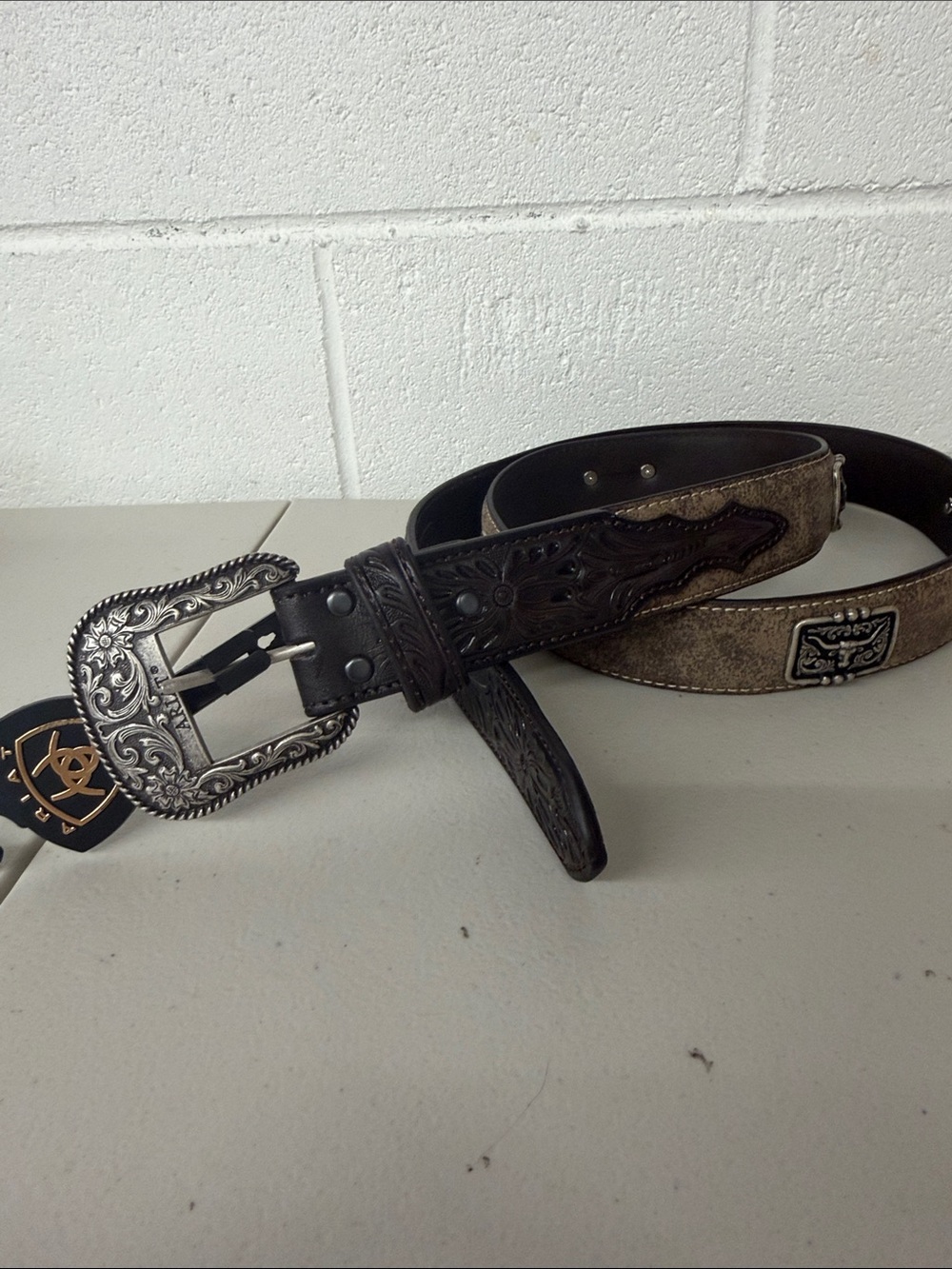 Ariat mens sz 46 Western Tooled Leather Belt with Ornate Silver Buckle - Brown
